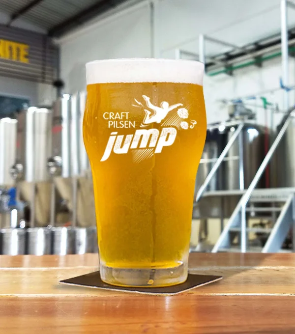 Fotografia oficial da cerveja SP 330 Jump Craft Pilsen